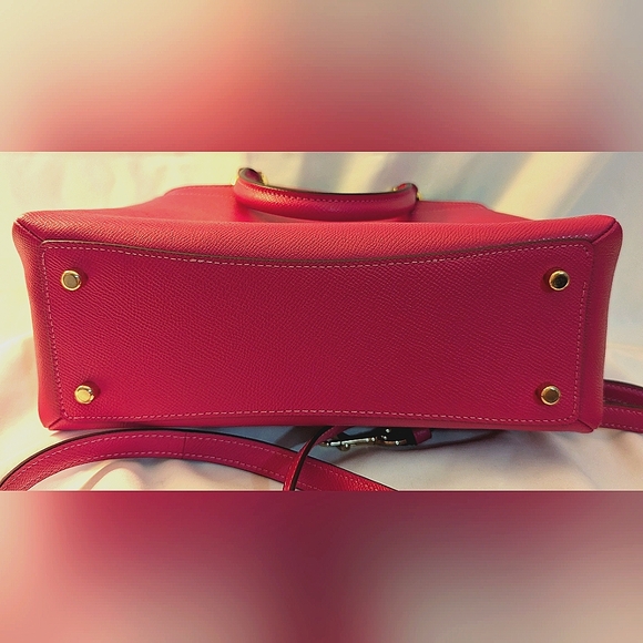 Beautiful Coach bag in fuschia with detachable shoulder strap. - Picture 7 of 9